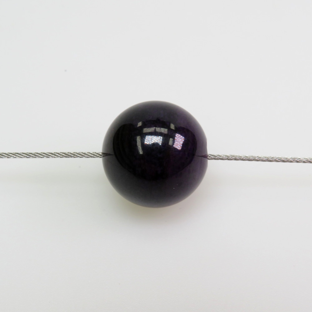 Sugilith Kugel gebohrt (3 mm Bohrung)